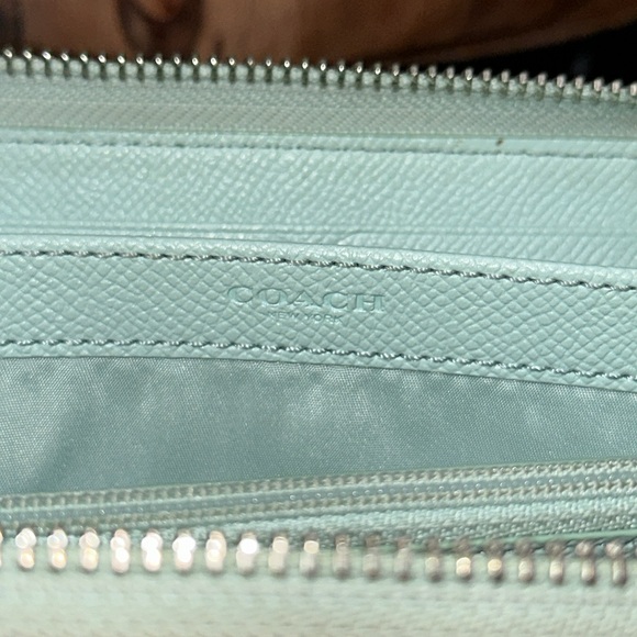 *RARE* COACH Border Stud Accordion Zip Wallet - Picture 16 of 16